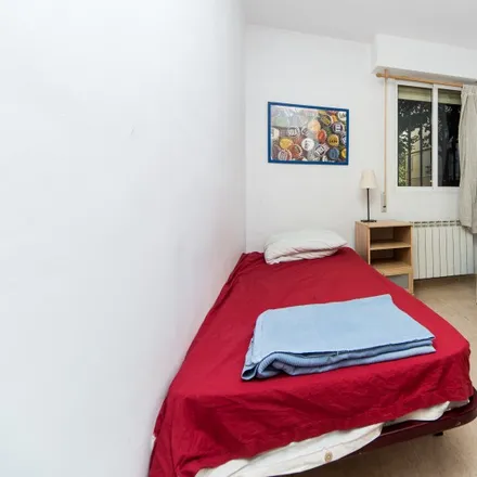 Rent this 3 bed apartment on Calle de Illescas in 53, 28024 Madrid
