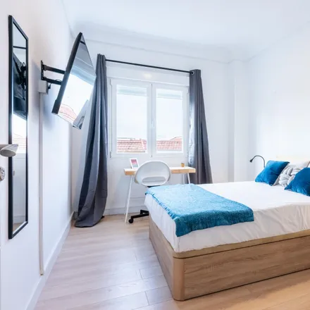 Rent this 5 bed room on Paseo de Santa María de la Cabeza in 80, 28045 Madrid