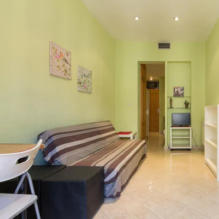 Image 4 - Hostal Los Alpes, Calle de Fuencarral, 17, 28004 Madrid, Spain - Apartment for rent