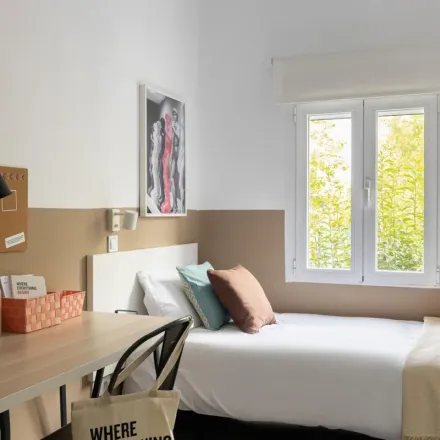 Rent this 2 bed apartment on Biblioteca María Moliner in Calle Daoíz, 28903 Getafe
