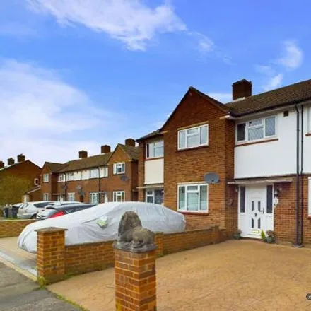 Buy this 3 bed townhouse on Fairway in Chertsey, KT16 8DZ