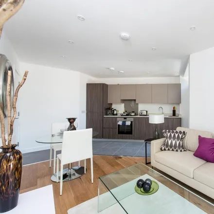 Image 2 - Sotherby Court, 43 Sewardstone Road, London, E2 9JQ, United Kingdom - Apartment for rent