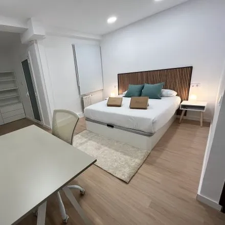 Rent this 3 bed room on Carrer de Còrsega in 498, 08037 Barcelona