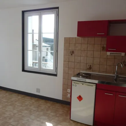 Rent this 2 bed apartment on Promenade du Maréchal Foch in 72200 La Flèche, France