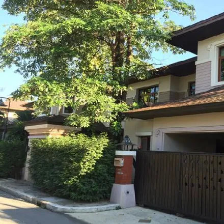 Rent this 3 bed house on Chalong Rat Expressway in Lat Phrao District, Bangkok 10230