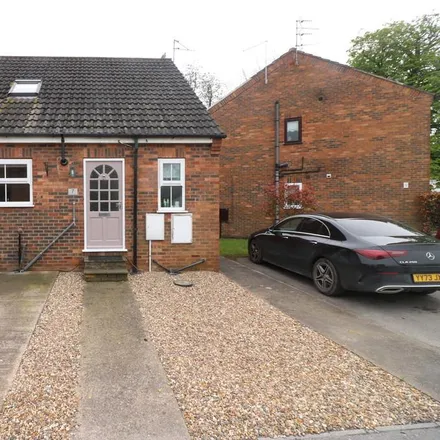 Rent this 3 bed house on Vicarage Gardens in Elloughton, HU15 1JB