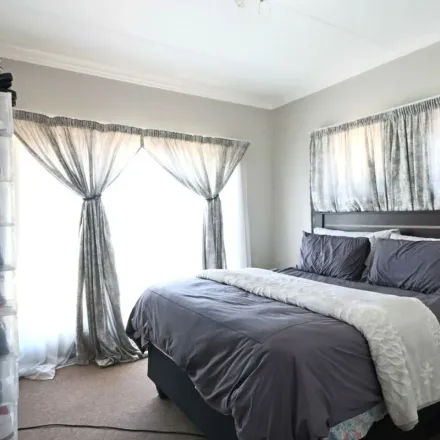 Image 3 - Portman Road, Bryanston, Sandton, 2152, South Africa - Apartment for rent