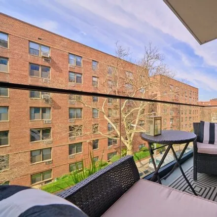 Image 3 - 272 Webster Avenue, New York, NY 11230, USA - Condo for sale