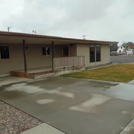 Buy this 3 bed house on 75 Southwest 2nd Street in Ontario, OR 97914
