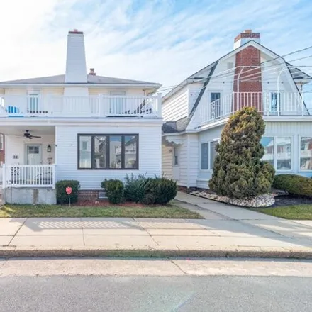 Rent this 4 bed house on 94 Melbourne Avenue in Ventnor City, NJ 08406