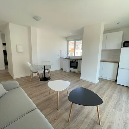 Image 5 - 37 Rue crillon, 13005 Marseille, France - Apartment for rent