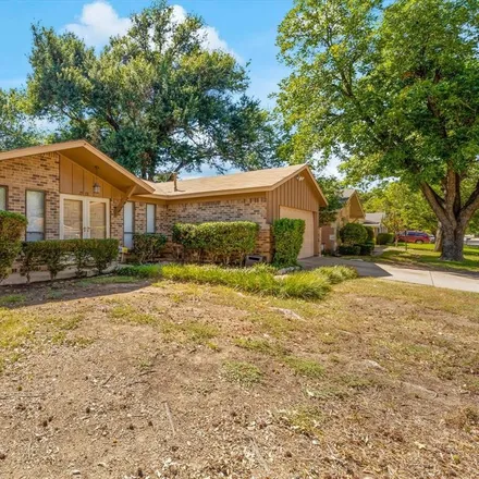Buy this 3 bed house on 2908 Lynnwood Drive in Arlington, TX 76013