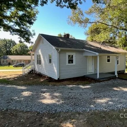 Image 3 - 711 Wilmont Street Southwest, Lenoir, NC 28645, USA - House for sale