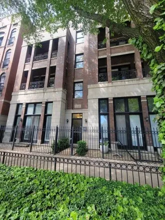 Rent this 2 bed condo on 3346-3348 North Southport Avenue in Chicago, IL 60657
