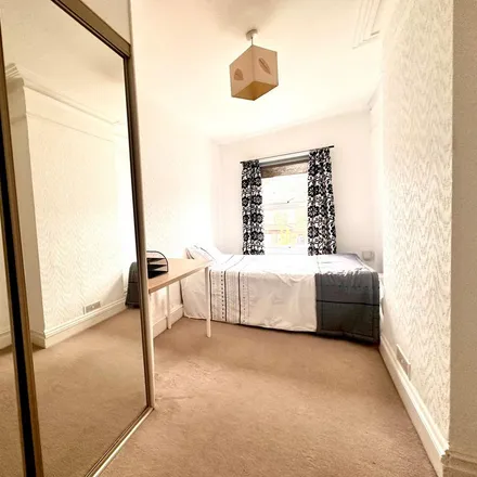 Image 7 - 12 Northfield Avenue, London, W13 9RJ, United Kingdom - Apartment for rent