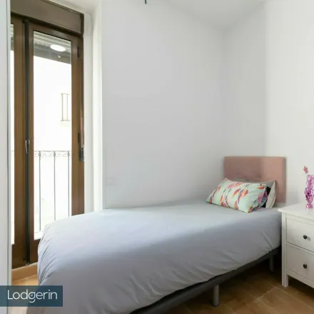 Rent this studio room on Madrid in Calle de Santa Isabel, 32