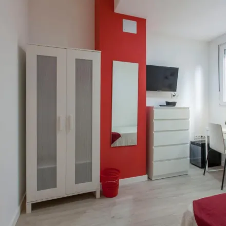 Rent this 1 bed apartment on Centre de Formació de Persones Adultes de Burjassot in Calle José Carsí, 10
