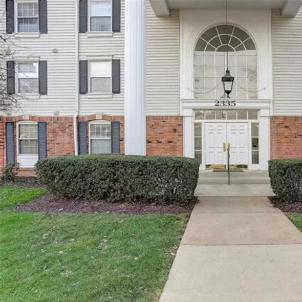 Buy this 2 bed condo on 2314 Manor Grove Drive in Chesterfield, MO 63017