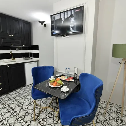 Rent this studio house on Ömer Avni in Karun Ck. No:1, Beyoglu