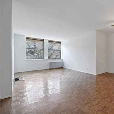 Image 6 - Scrimshaw House, 23 Water Grant Street, Ludlow, City of Yonkers, NY 10701, USA - Condo for sale