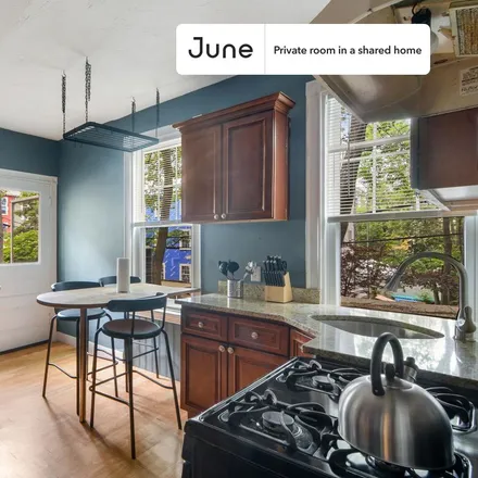 Rent this 7 bed room on 19 Putnam Avenue