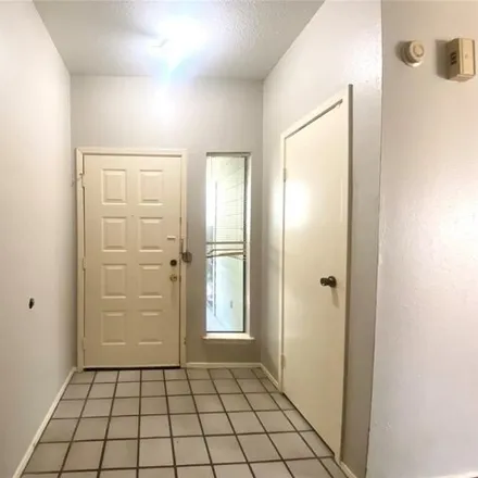 Image 6 - 6560 Harbor Town Drive, Houston, TX 77036, USA - Condo for rent