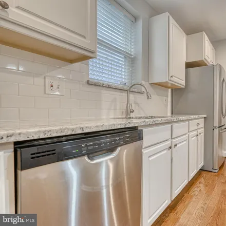 Image 6 - 801 South Belnord Avenue, Baltimore, MD 21224, USA - Townhouse for sale