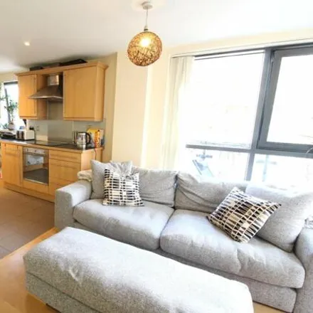 Buy this 2 bed apartment on 6 City Walk in Leeds, LS11 9BJ