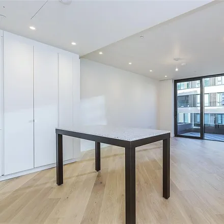 Image 5 - White City House, 2 Wood Crescent, London, W12 7FR, United Kingdom - Apartment for rent