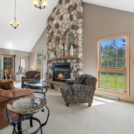 Image 2 - 13705 Acre View Drive, Brookfield, WI 53005, USA - House for rent