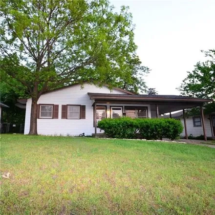 Rent this 3 bed house on 2032 East Cherry Street in Sherman, TX 75090