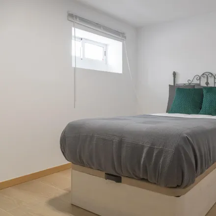 Rent this 5 bed room on Madrid in Sanchidrián - Ctra. Carabanchel a Aravaca, Calle Sanchidrián