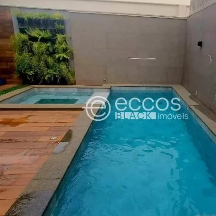 Buy this 3 bed house on Avenida Vereador Carlito Cordeiro in Laranjeiras, Uberlândia - MG