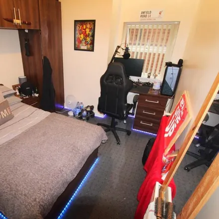 Image 3 - 230 Kirkstall Lane, Leeds, LS6 3DP, United Kingdom - House for rent