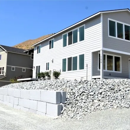 Image 4 - 100 Ives Street, Pateros, Okanogan County, WA 98846, USA - House for sale