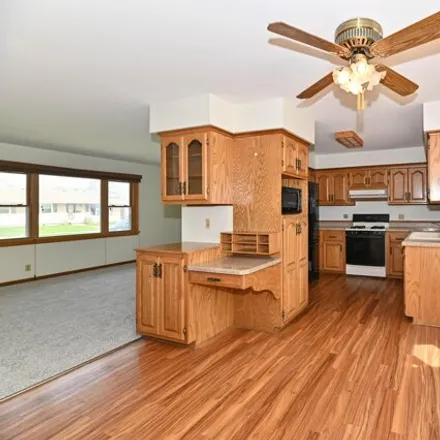 Image 5 - 2979 Brentwood Drive, Racine, WI 53403, USA - House for sale