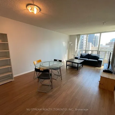 Image 5 - The Penrose, 750 Bay Street, Old Toronto, ON M5G 2J9, Canada - Apartment for rent