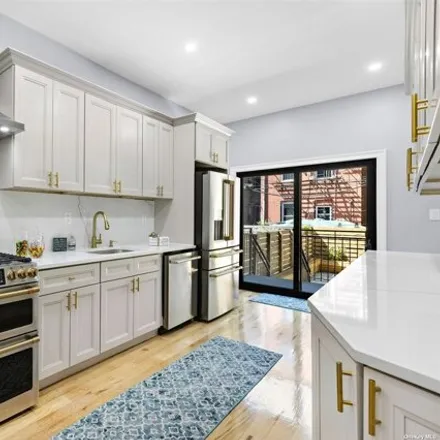 Image 5 - 581 Decatur Street, New York, NY 11233, USA - Townhouse for sale