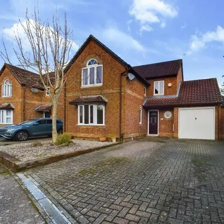 Buy this 4 bed house on Garrett Close in Maidenbower, RH10 7UP
