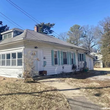 Buy this studio house on 1080 West Mill Street in Carbondale, IL 62901