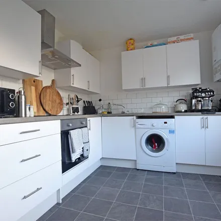 Image 2 - 72 Chantry Meadow, Exeter, EX2 8FR, United Kingdom - Apartment for rent