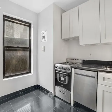 Rent this 3 bed apartment on 226 East 53rd Street in New York, NY 10022