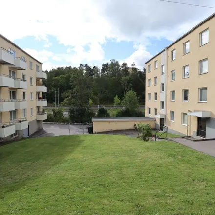 Rent this 2 bed apartment on de Wijks väg 19A in 612 30 Finspång, Sweden