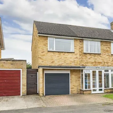 Buy this 4 bed duplex on Florence Close in Kidlington, OX5 2XB