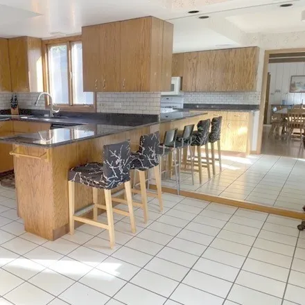 Image 7 - 910 Ruth Drive, Elgin, IL 60123, USA - House for sale