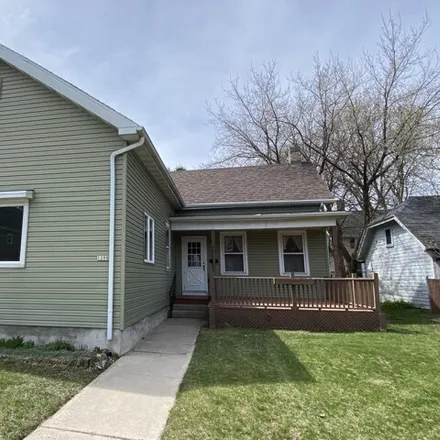 Buy this 3 bed house on 1218 South 9th Street in Manitowoc, WI 54220