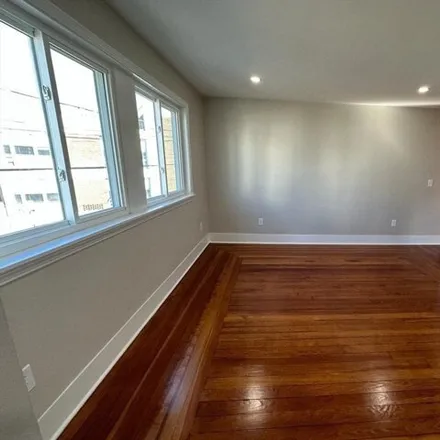 Image 6 - 35;37 Dartmouth Street, Everett, MA 02149, USA - Apartment for rent