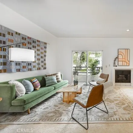 Image 1 - 13878 Moorpark Street, Los Angeles, CA 91423, USA - Townhouse for sale