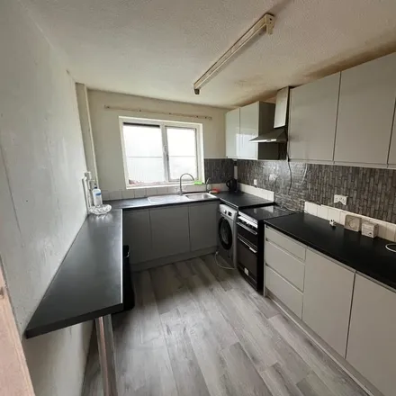 Image 4 - Starling Walk, London, TW12 3UX, United Kingdom - Townhouse for rent