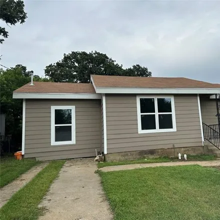 Rent this 3 bed house on 2513 Donalee Street in Fort Worth, TX 76105
